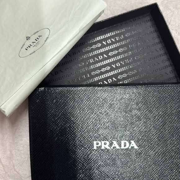 Prada Wallet - Picture 10 of 10